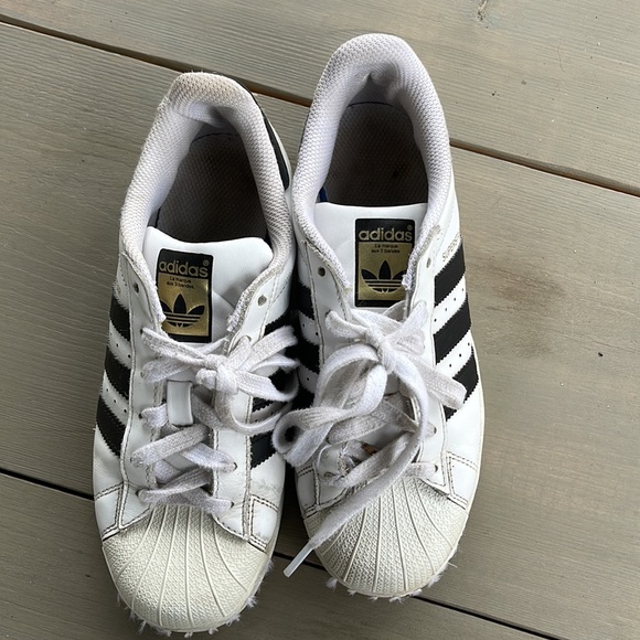 Sz 5.5 Adidas Superstar Shoes - Picture 4 of 5